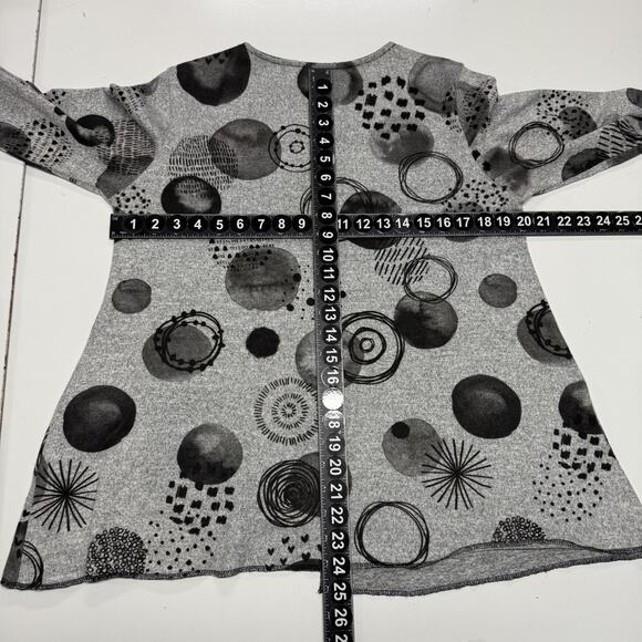 Jess & Jane Samba Top Womens Medium Gray Black Artsy Lagenlook Stretch USA - Picture 3 of 9